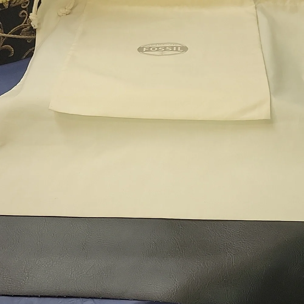 FOSSIL LEATHER BUNDLE - Picture 16 of 16